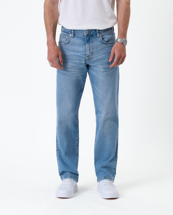 The Jeans Classic Straight Fit in light mid blue — front view worn with white sneakers
