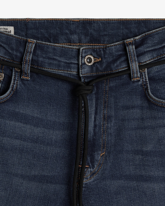 The Jeans Classic Straight Fit in mid wash blue — close-up of the waistband and black drawstring