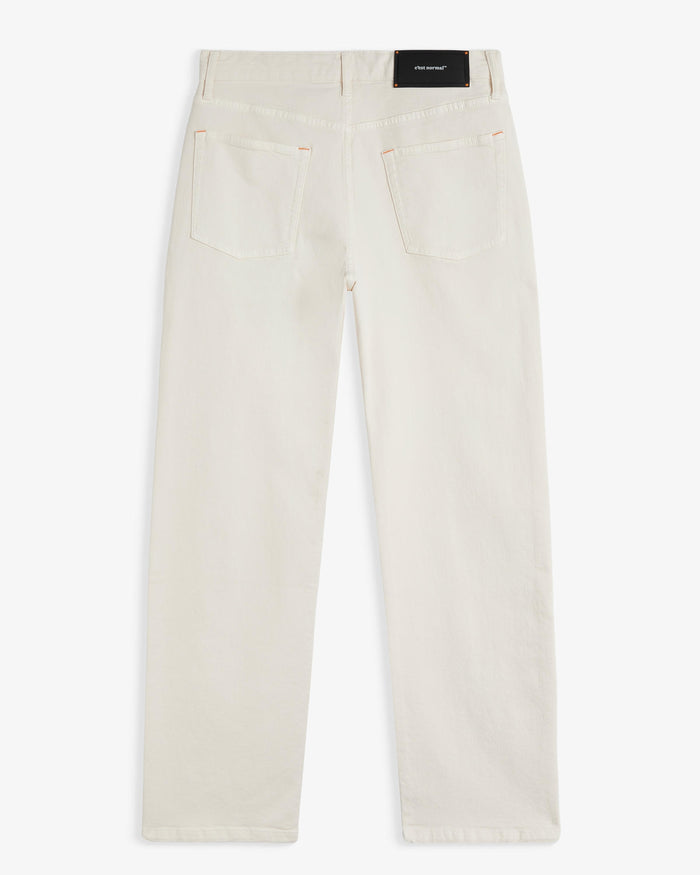 The Jeans Relaxed Straight Fit in ecru — back view with the black C'est normal rubber patch